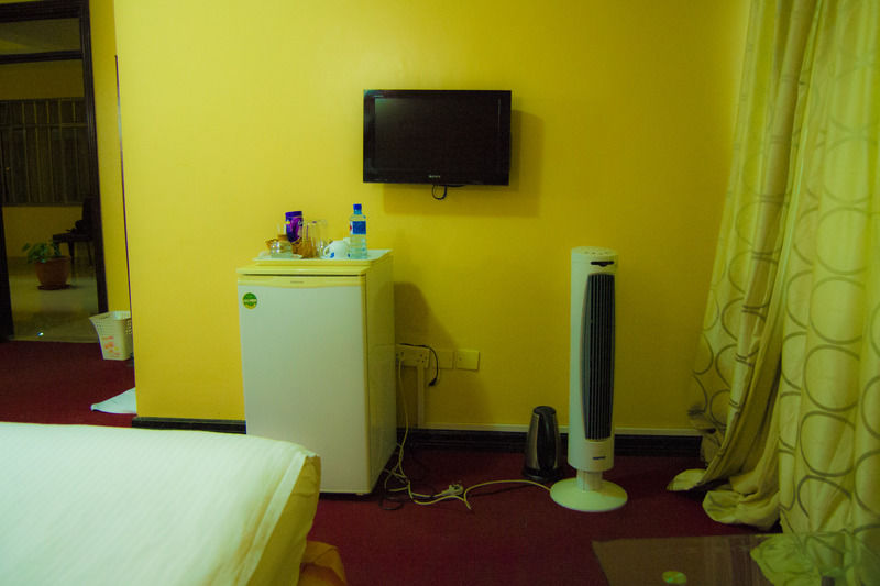 Royal City Dubai Complex Kisumu Exterior photo