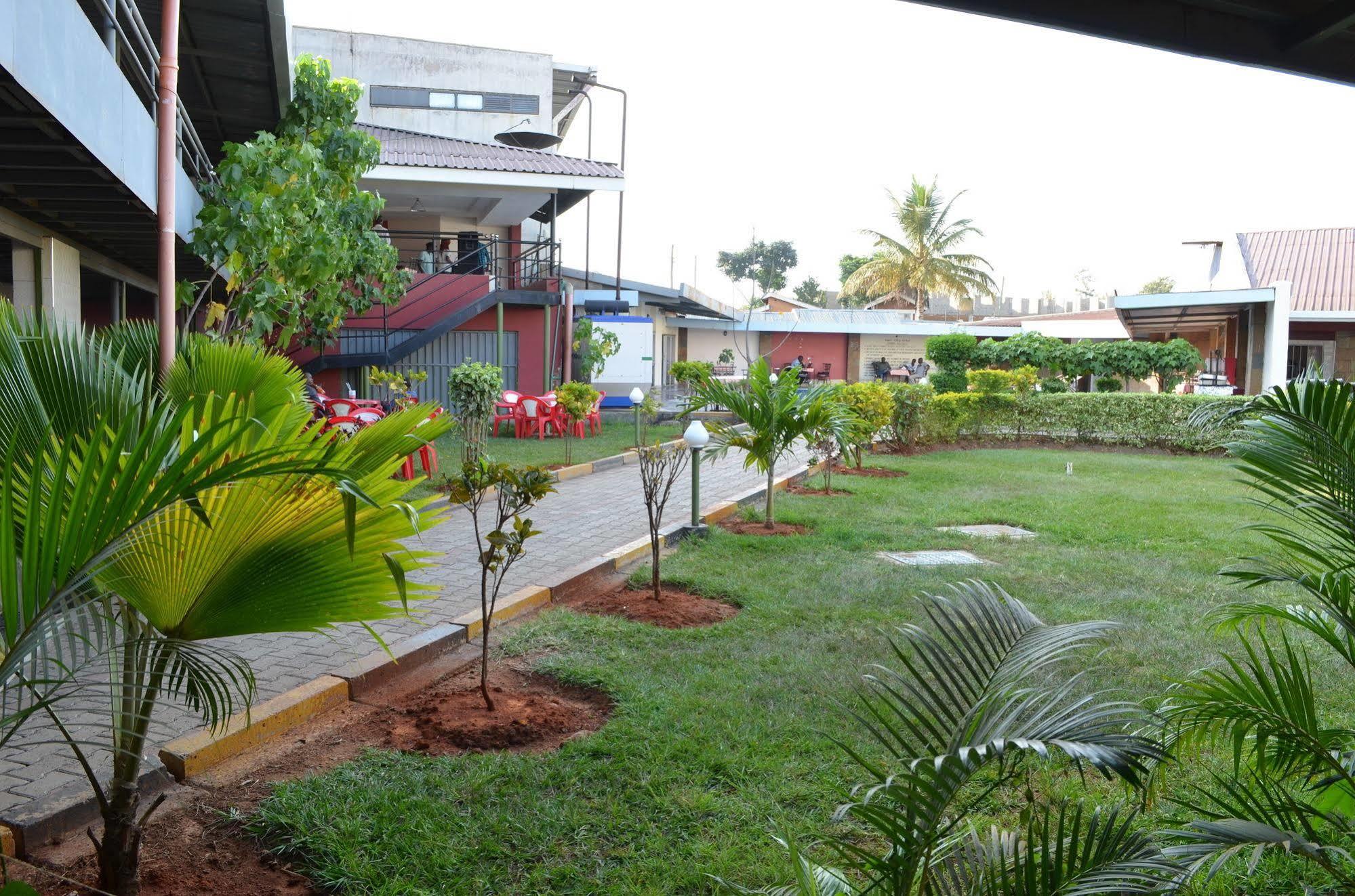 Royal City Dubai Complex Kisumu Exterior photo