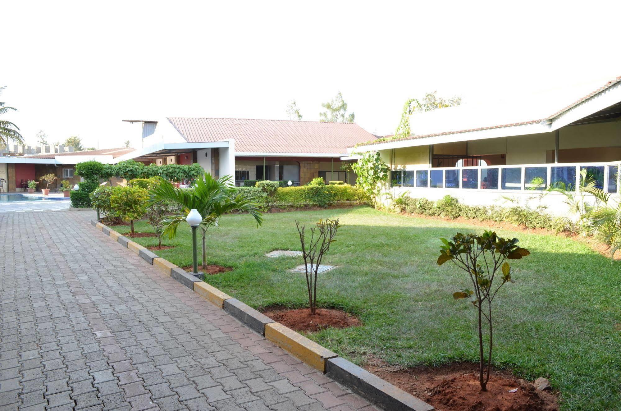 Royal City Dubai Complex Kisumu Exterior photo